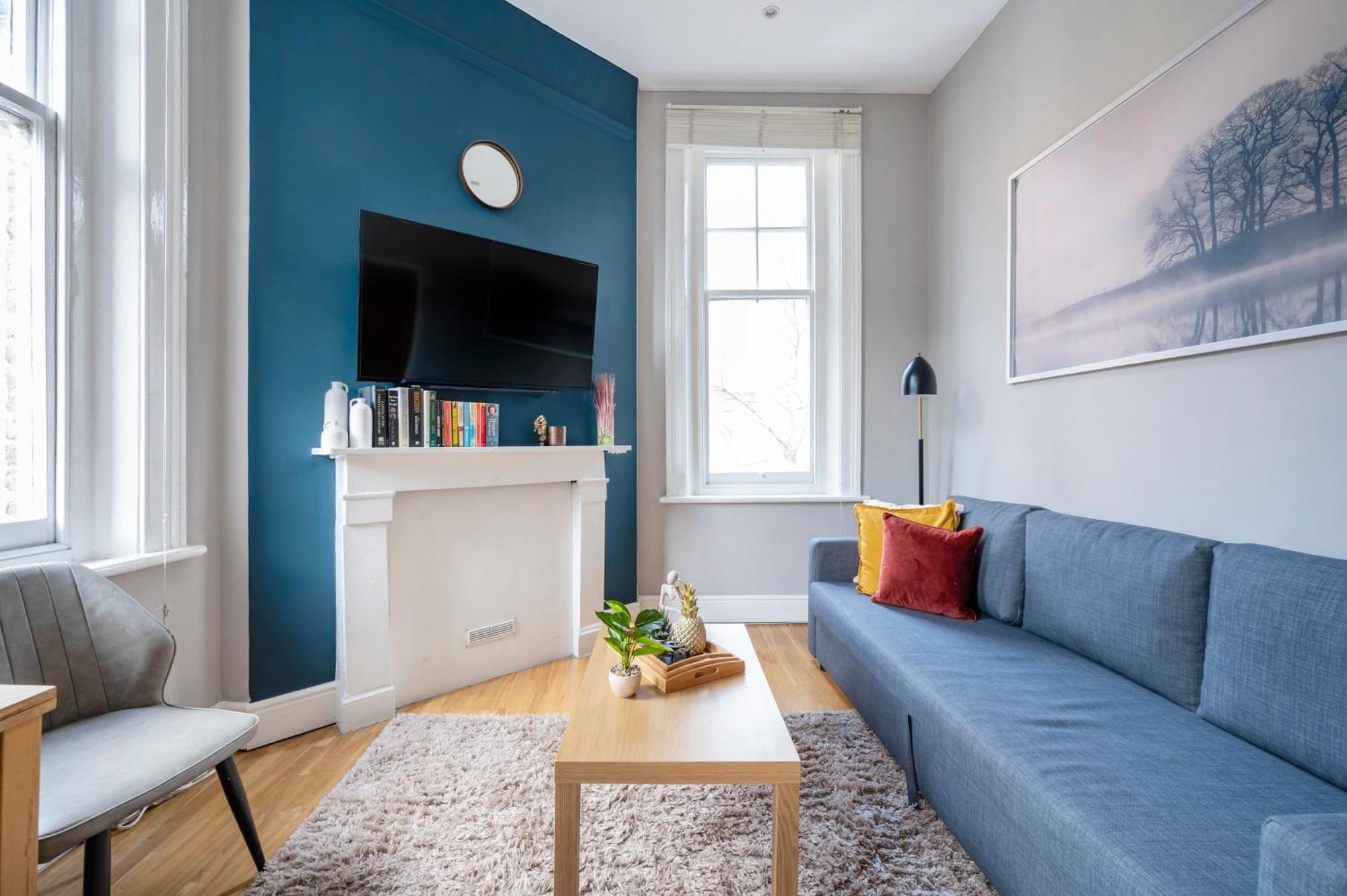 Sunny Corner In Center Of Apartament